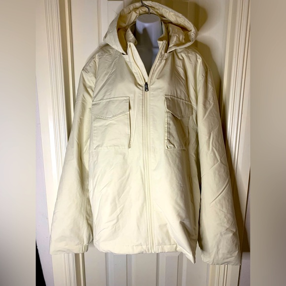 Amazon Essentials Men's Regular-Fit Water Repellant Insulated Rain Jacket - Picture 2 of 5